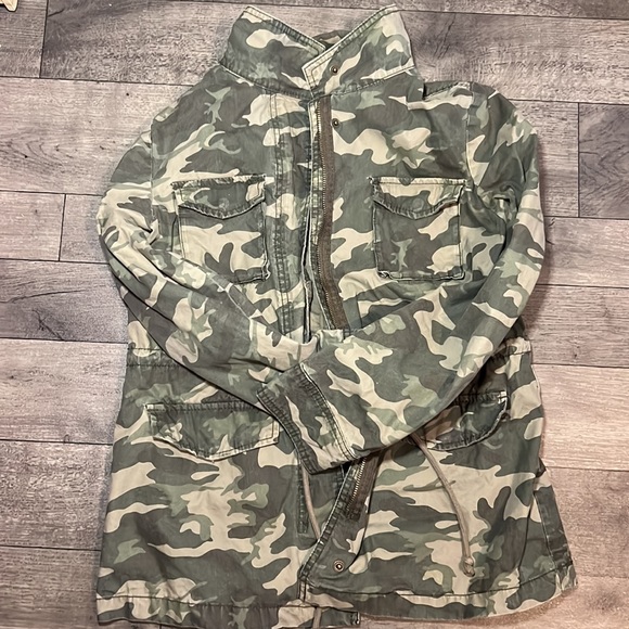 Old Navy, camouflage drawstring waist jacket - Picture 5 of 6